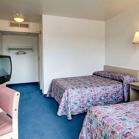 Motel 6 Des Moines South - Airport Экстерьер фото