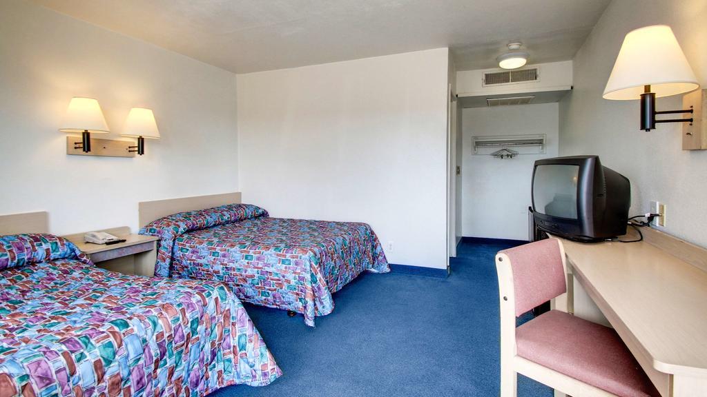 Motel 6 Des Moines South - Airport Экстерьер фото