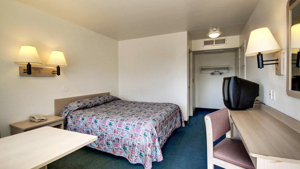 Motel 6 Des Moines South - Airport Экстерьер фото