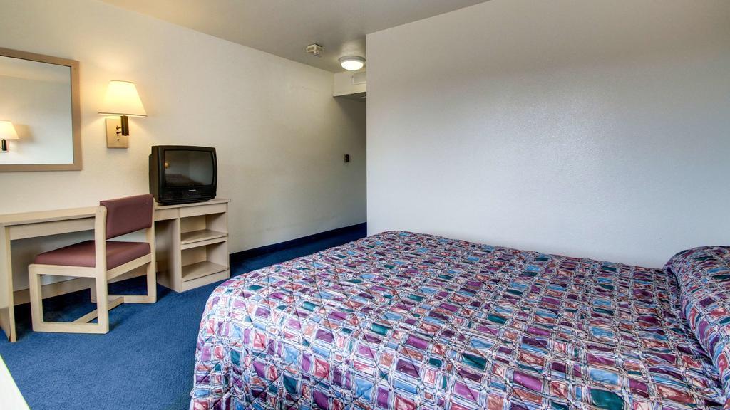 Motel 6 Des Moines South - Airport Экстерьер фото