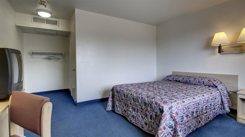 Motel 6 Des Moines South - Airport Экстерьер фото