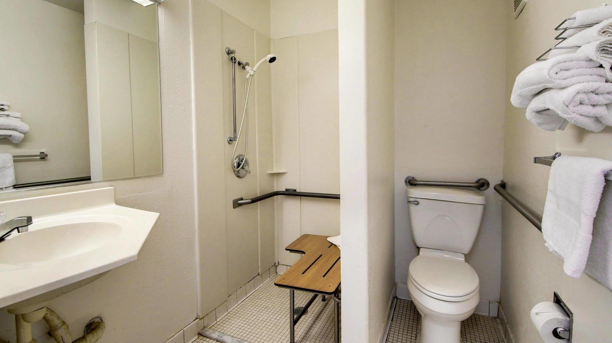 Motel 6 Des Moines South - Airport Экстерьер фото