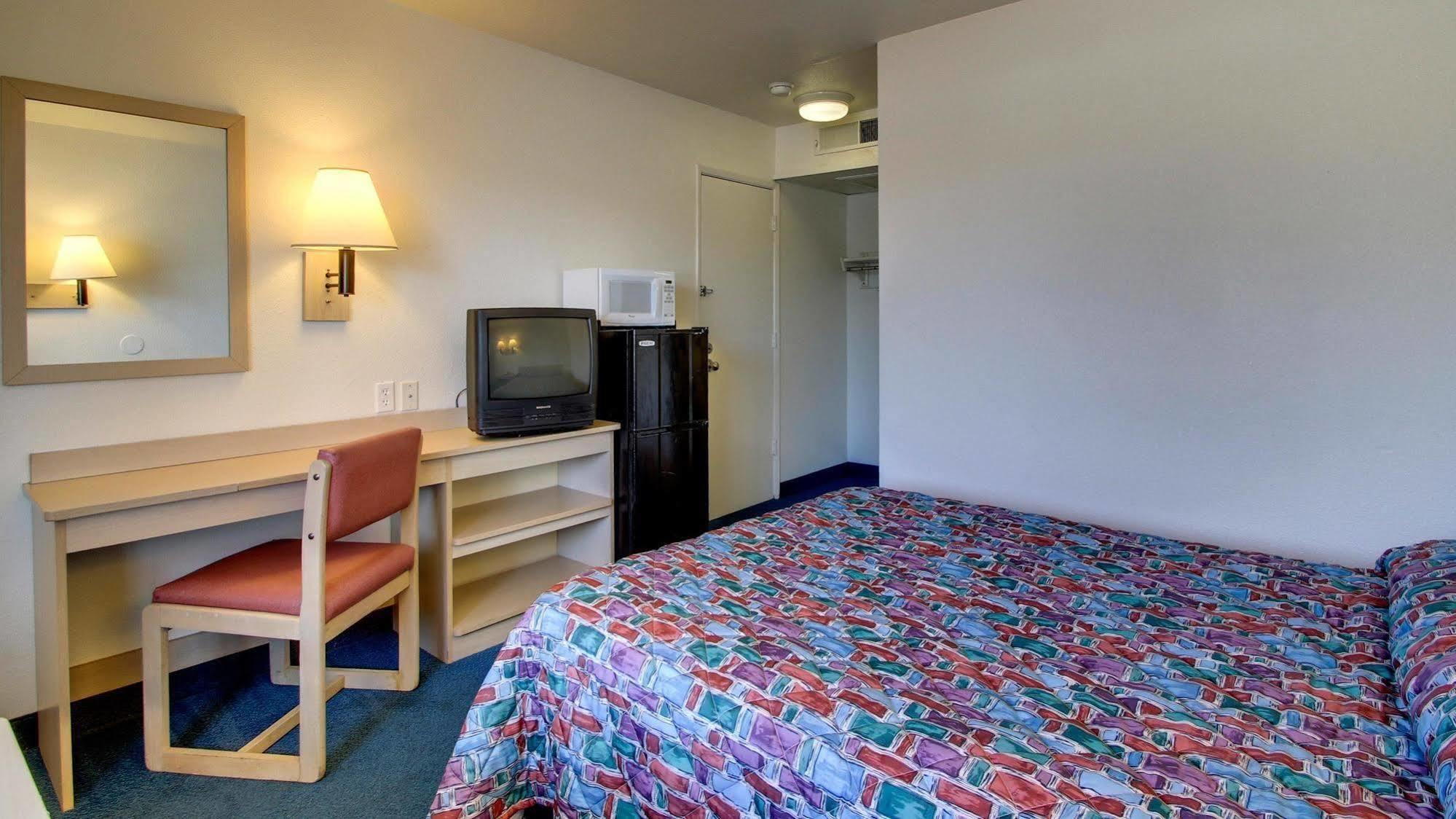 Motel 6 Des Moines South - Airport Экстерьер фото