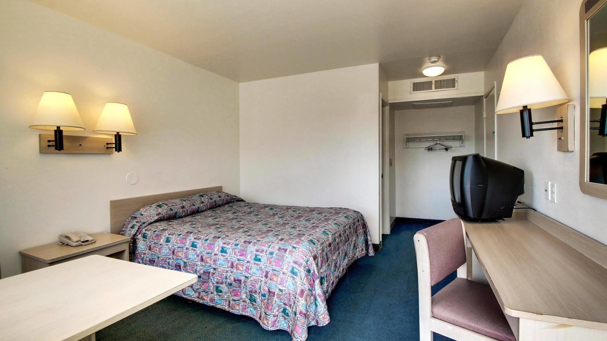 Motel 6 Des Moines South - Airport Экстерьер фото