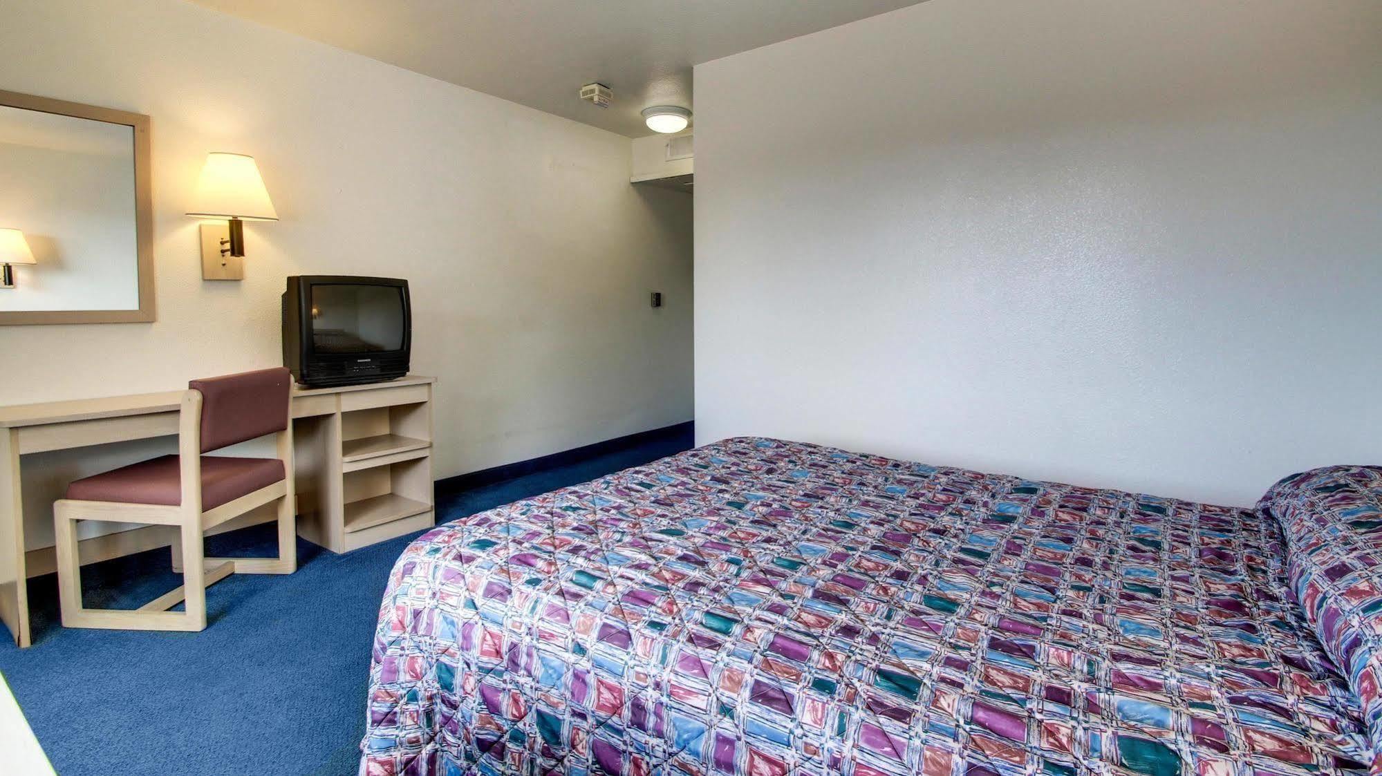 Motel 6 Des Moines South - Airport Экстерьер фото