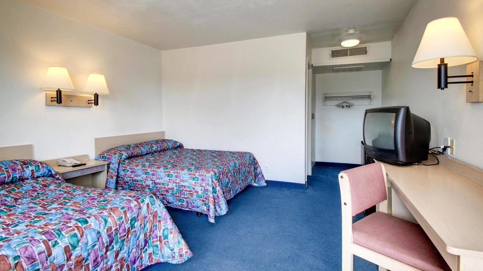 Motel 6 Des Moines South - Airport Экстерьер фото