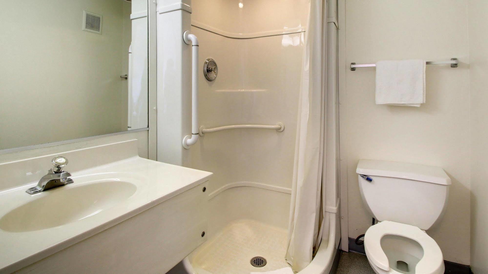 Motel 6 Des Moines South - Airport Экстерьер фото